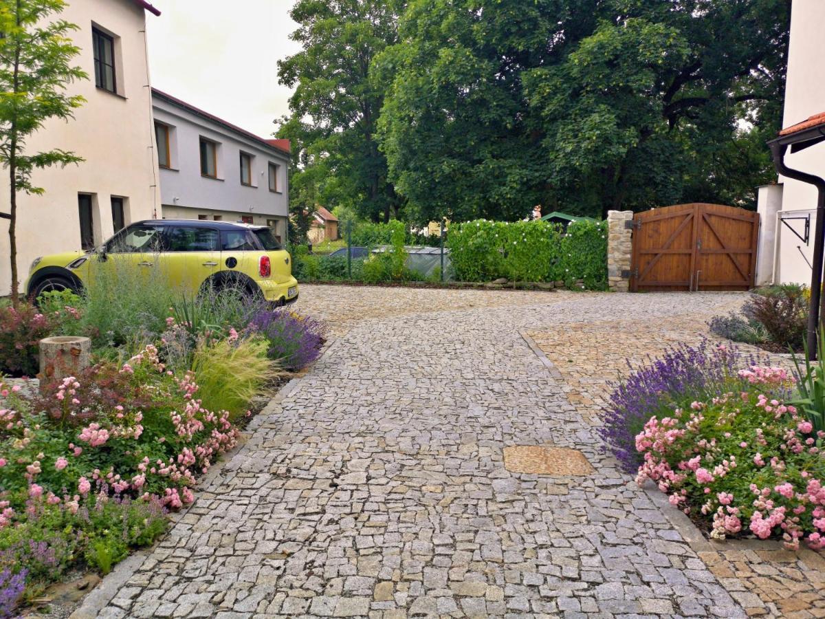 Na Trojmezi, Leopold Apartment